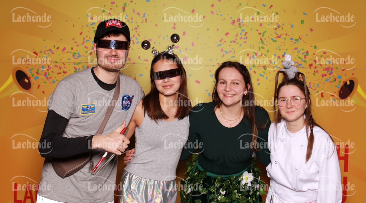 Lachende 08.02.24 17:51 Uhr - 0130