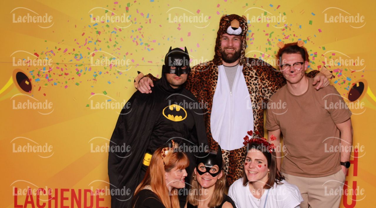 Lachende 08.02.24 18:37 Uhr - 0242