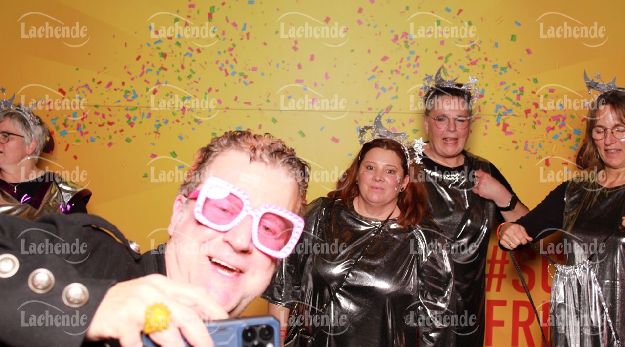 Lachende 08.02.24 21:33 Uhr - 0566