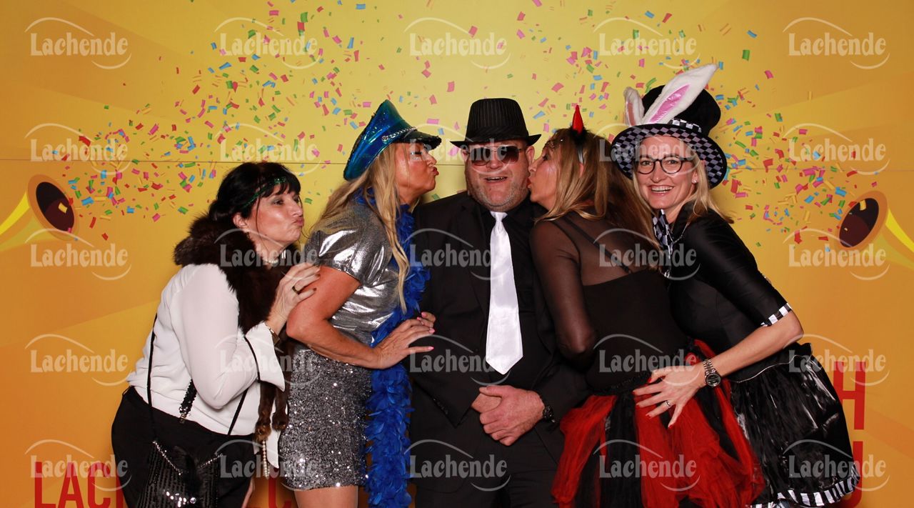 Lachende Kölnarena 09.02.24 21:17 Uhr - 0412