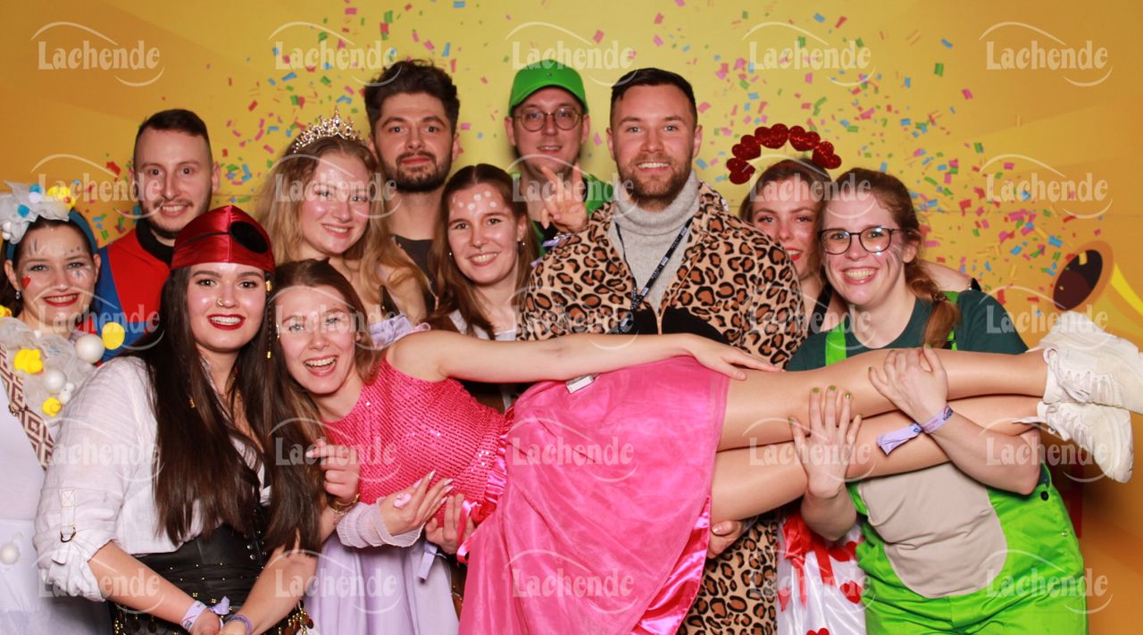 Lachende 08.02.24 21:44 Uhr - 0593