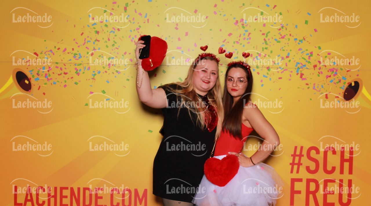 Lachende 08.02.24 18:38 Uhr - 0244