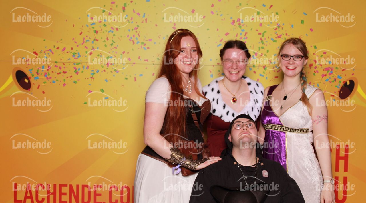 Lachende 08.02.24 18:37 Uhr - 0241